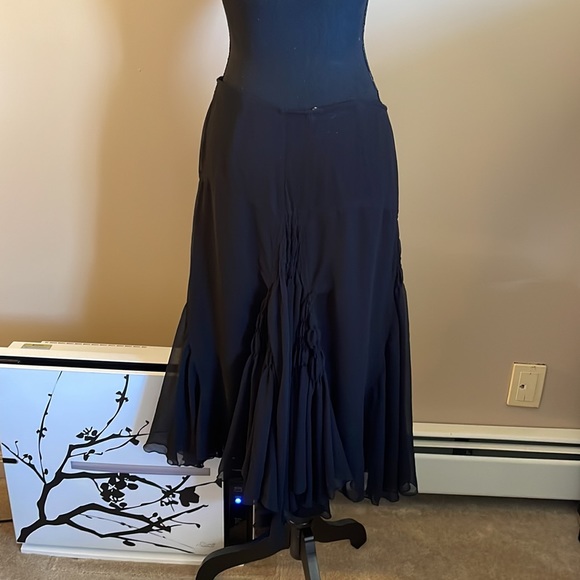 Amazing black textured skirt - Picture 3 of 12